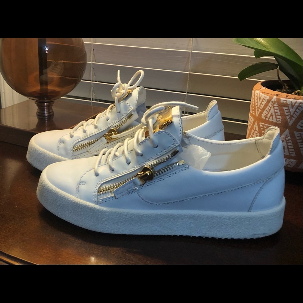 ❌❌❌White and Gold Women’s Giuseppe Zanotti Shoes❌❌❌ - Picture 7 of 10
